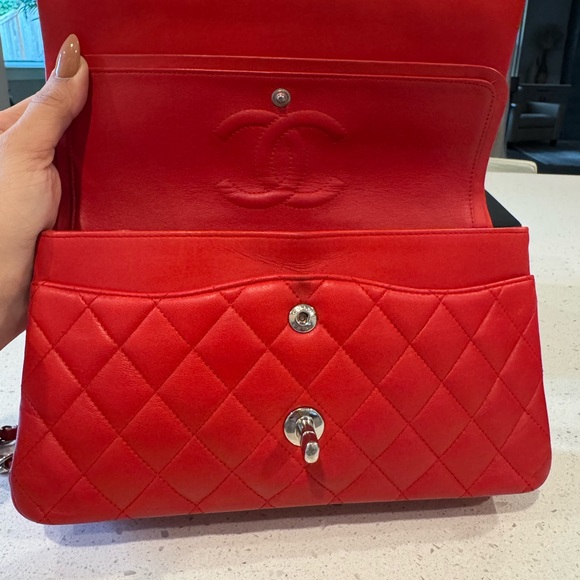 CHANEL Classic Medium Double Flap bag lambskin - Picture 9 of 12